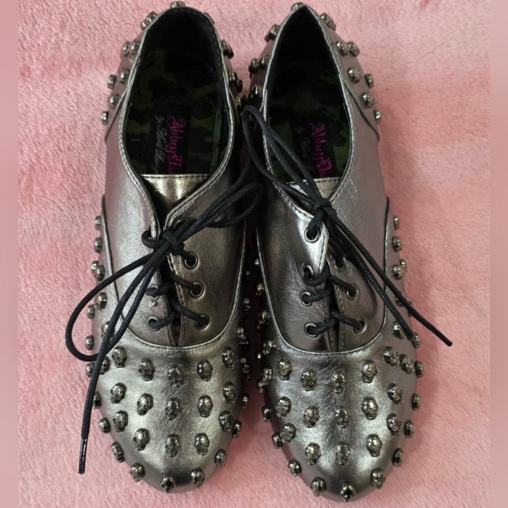 💀 Abbey Dawn Skull Shoes 💀 - Picture 2 of 8